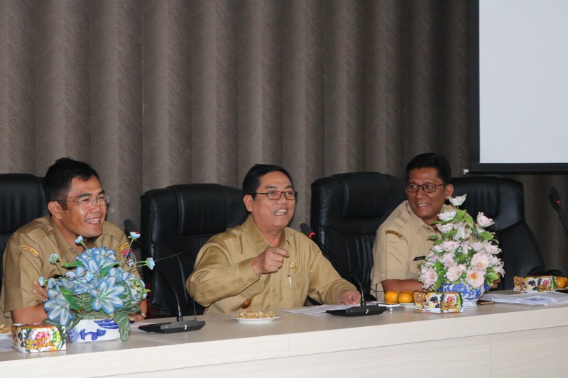 Plt Walikota Priadi Syukur buka acara evaluasi LAKIP di  Kantor Bappeda Payakumbuh